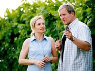 Der Winzerkönig – Susanne Michel (Claudia Plattner), Harald Krassnitzer (Thomas Stickler).