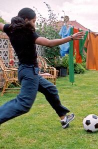 Kick it like Beckham – Jesminder "Jess" Bhamra (Parminder Nagra) möchte unbedingt Fussball spielen.