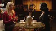 Slutever - World Wide Sex – Karley Sciortino (l.); Dita von Teese (r.)