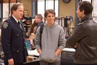 Brooklyn Nine-Nine – Deputy Commissioner Podolski (James M. Connor, l.), Trevor (Michael Grant, M.) und Jake (Andy Samberg)