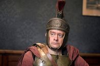 Ghosts – Claudius (Max Giermann)