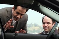 Monk – (v.li.): Adrian Monk (Tony Shalhoub), Marty Eels (Jason Alexander).