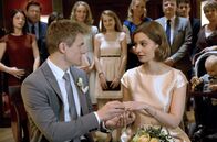 Familie Dr. Kleist – Hochzeit: Piwi (Meo Wulf, vorne links) und Anke (Fabienne Haller, vorne rechts) geben sich das Ja-Wort. Mit dabei sind - hinten von links: Clara (Lisa-Marie Koroll), Christian (Francis Fulton Smith), Paul (Julian König), Tanja (Christina Athenstädt), Lotte (Anne Sophie Triesch), Erika (Carolin Fink), Dieter (Christian Maria Goebel), Michael (Luca Zamperoni), Inge (Uta Schorn) und Baby Ben (Matthis Anton Tierling).