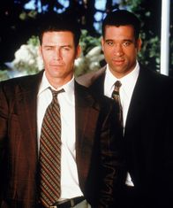 Charmed - Zauberhafte Hexen – (1. Staffel) - Inspector Andy Trudeau (T.W. King, l.) und Morris Daryl (Dorian Gregory, r.) ...