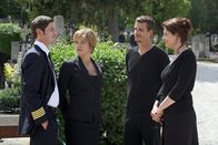 Seine Mutter und ich – (v.li.) Andreas Kiendl (Hubert), Muriel Baumeister (Marie), Max von Thun (Georg Ratschnig), Ulli Maier (Rosa Ratschnig).