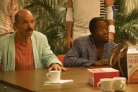 Black Monday – Keith Shankar (Paul Scheer) und Maurice Monroe (Don Cheadle, r.)