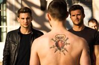 Overdrive – Garrett Foster (Freddie Thorp, l.), Andrew Foster (Scott Eastwood, r.)
