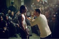 8 Mile – Nachts liefern sich die Jungs aus den Vorstädten Detroits in den Clubs wortgewaltige Rap Battles, die ihre Gegner treffen und sie an die Spitze der Szene katapultieren sollen. Auch Jimmy (Eminem, r.) hofft auf den großen Durchbruch.