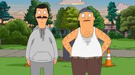 Bob's Burgers – Als sich Teddys (r.) Gesundheitszustand drastisch verschlechtert, fährt Bob (l.) mit ihm in ein Bootcamp - dort stoßen die beiden schon bald an ihre Grenzen ...