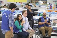 Superstore – v.l.n.r.) Jonah (Ben Feldman); Amy (America Ferrera); Glenn (Mark McKinney); Rex (Ravi Patel); Garrett (Colton Dunn)