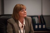 Bodyguard – Davids Vorgesetzte bei der Polizei, CS Lorraine Craddock (Pippa Haywood), befördert ihn nach seinem mutigen Einsatz zum Bodyguard.