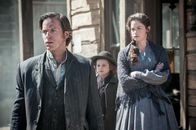 Lone Ranger – John Reid (Armie Hammer) setzt alles daran, um die Familie seines Bruders, dessen Frau Rebecca (Ruth Wilson) und Sohn Danny (Bryant Price), vor Cavendish zu beschützen.