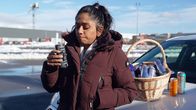 Puls – Moderatorin Tama Vakeesan nimmt Energydrinks und ihre Wirkung auf den Körper unter die Lupe. Copyright: SRF