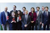 Die Hotelfachschule – DOK-Serie: Die Hotelfachschule Folge 3 Afrim Beqa – Abschlussprüfung Studenten Business Projekt erfolgreich bestanden 2019 Copyright: SRF/RTS
