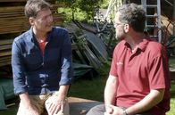 Herrliches Hessen – Dieter Voss (links) mit dem Revierförster Joachim Schleicher, der für den Wald rund um Gersfeld zuständig ist.
