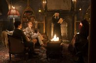 What We Do in the Shadows – (v.l.n.r.) Guillermo de la Cruz (Harvey Guillén); Colin Robinson (Mark Proksch); The Guide (Kristen Schaal); Nadja (Natasia Demetriou)