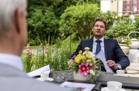 Sturm der Liebe – Werner (Dirk Galuba, l.) und Christoph (Dieter Bach, r.) geraten wegen des Golfturniers aneinander.
