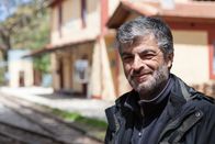 Griechenland - Von Insel zu Insel – Alexis Lehouritis erzählt vom Odontotos, einer Zahnradbahn, die auf abenteuerlicher Strecke von der Küste bis ins Gebirge führt.