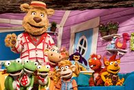 ABC Bär – "ABC Bär", Der ABC Bär und seine Tierfreunde reisen ab heute mit ihrem lustigen Baumhaus durch das Land, um ihre Zahl- und Buchstabenspiele aufzuführen und erleben dabei jede Menge spannender Geschichten.