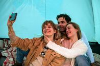 Tatort – L-R: Julia Frey (Frida Lovisa Hamann), Rechtsanwalt Florian Weiss (Andreas Döhler), Christine Frey (Franziska Junge).