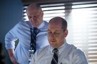 Mayday - Alarm im Cockpit – NTSB investigators Bob Benzon (played by Thom Mariott) and Richard Rodriguez (played by Robert B. Kennedy) look over the files of the collision between Northwest Airlines Flights 1482 and 299.(Cineflix 2019/Darren Goldstein)