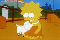 Die Simpsons – Lisa nimmt zärtlich ein Lämmchen in die Arme.