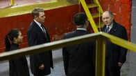 The Blacklist – L-R: Alina Park (Laura Sohn), Donald Ressler (Diego Klattenhoff), Harold Cooper (Harry Lennix) und Raymond 'Red' Reddington (James Spader)