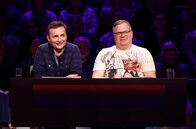Wer weiß denn sowas? – Moderator und Meteorologe Donald Bäcker (l.) bilden ein Rateteam.