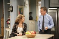 Last Man Standing – Vanessa (Nancy Travis, l.); Mike (Tim Allen, r.)