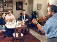 Wenn man vom Teufel spricht... – (v.l.n.r.) Candice Webster (Diamy Spencer); Betty Webster (Sharon Madden); Victor (Thierry Lhermitte); Bull Webster (Bud Spencer)