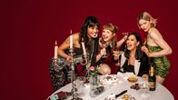 neoriginal: Deadlines – Jo (Salka Weber, l.), Lena (Sarah Bauerett, 2.v.l.) und Franzi (Llewellyn Reichman, r.) feiern Elifs (Jasmin Shakeri, 2.v.r.) 40. Geburtstag.