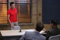 Castle – Kevin Ryan (Seamus Dever, M.) und Javier Esposito (Jon Huertas, r.) verhören den Verdächtigen Ramon Russo (Antonio Sabato jr., l.). Können sie ihm ein Geständnis entlocken, oder haben sie tatsächlich den falschen geschnappt?; Kevin Ryan (Seamus Dever, M.) und Javier Esposito (Jon Huertas, r.) verhören den Verdächtigen Ramon Russo (Antonio Sabato jr., l.). Können sie ihm ein Geständnis entlocken, oder haben sie tatsächlich den falschen geschnappt?