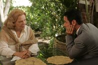 Numb3rs - Die Logik des Verbrechens – Bei seinen Ermittlungen stößt Don (Rob Morrow, r.) auf Erika Hellman (Gena Rowlands, l.), die angeblich die Besitzerin eines teuren Pissarro-Gemäldes ist ...