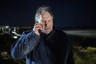 Ostfriesenhölle – Der Auricher Polizeichef Martin Büscher (Wolf Bachofner) im nächtlichen Einsatz auf Langeoog bei der Suche nach Marvin Claudius