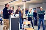 Wo ist meine Schwester? – IT-Fachmann und Datenanalyst Tim Koller (Moritz Führmann, l.) informiert die SOKO über die Auswertung von Amelies Handydaten. Ingo Thiel (Heino Ferch, r.), Winni Karls (Ronald Kukulies, M.) und Conny (Sina Bianca Hentschel, 3. v. r.) versuchen, die letzten Stunden vor dem Verschwinden von Amelie zu rekonstruieren.