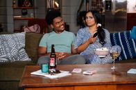 Call Me Kat – Carter (Julian Gant, l.); Randi (Kyla Pratt, r.)