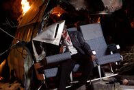 Mayday - Alarm im Cockpit – Nicolas Skourias (John Tokatlidis) ist einer von neun Überlebenden des tragischen Flugzeugabsturzes am 20. Januar 1992 nahe dem Mont Sainte-Odile im Elsass. 87 Passagiere verlieren dabei ihr Leben, darunter acht Deutsche. Neun Passagiere überleben das Unglück. Erst nach viereinhalb Stunden wird das Wrack von den Rettern gefunden. Es wird vermutet, dass bei früherem Eintreffen der Rettungskräfte mehr Passagiere überlebt hätten, die währenddessen bei Minusgraden an Unterkühlung starben.