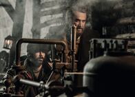 Gotthard – Louis Favre (Carlos Leal) lässt sich in den Tunnel fahren