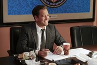 Navy CIS – Drei US-Senatoren werden erpresst. Sie bekommen E-Mails mit Geldforderungen von Special Agent Anthony DiNozzo (Michael Weatherly). Als Tony davon erfährt, ist er perplex. Es stellt sich heraus, dass jemand seine Identität gestohlen hat ...