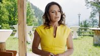 Watzmann ermittelt – Bettina Geiger (Christine Neubauer) hat ein Motiv: Sie verabscheute ihre Schwiegertochter, hatte einen Privatdetektiv auf sie angesetzt.