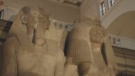 Legendäre Pharaonen – Amenophis III. und seine Große Königliche Gemahlin Teje. Als ebenbürtige Partnerin wird sie genauso groß dargestellt wie der Pharao.