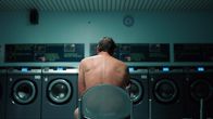 neoriginal: Undercover – Bob Lemmens (Tom Waes) ist verzweifelt: Eine unvermittelte Begegnung in der Nacht zwang ihn zu einer tödlichen Handlung.