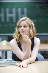 Community – Anwalt Jeff Wringer passiert das beinah Unmögliche: Ihm wird seine Juristenlizenz entzogen und er muss deshalb seinen Abschluss neu machen und landet auf dem Greendale Community College, wo er sofort ein Auge auf die hübsche Britta (Gillian Jacobs) geworfen hat ...