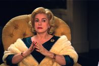 8 Frauen – Catherine Deneuve (Gaby).