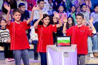 1, 2 oder 3 – Das rote Team aus Sofia/Bulgarien freut sich auf die Aufnahme.