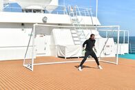 Das Traumschiff – Roman Weidenfeller zeigt bei seiner Charity-Aktion auf dem Traumschiff vollen Körpereinsatz.