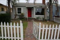 Die Super-Makler - Top oder Flop? – In der Hoffnung, die Renovierung schnell hinter sich bringen zu können, entscheiden sich Tarek und Christina für ein kleines Haus in Long Beach.