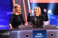Quizduell - Olymp – Die Kandidatinnen des Teams "Parkett": Musicalstar Ute Lemper (l.) und Profi-Tänzerin Isabel Edvardsson (r.).