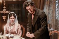 Freud – Daniela Golpashin (Anna Bernays), Nadiv Molcho (Eli Bernays).
