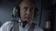 Mayday - Alarm im Cockpit – REENACTMENT - Helicopter pilot, Ara Zobayan (played by Perry Mucci), struggles to fly a Sikorsky S-76-B helicopter carrying basketball legend Kobe Bryan, his daugher and six other passengers. (Cineflix 2021)
